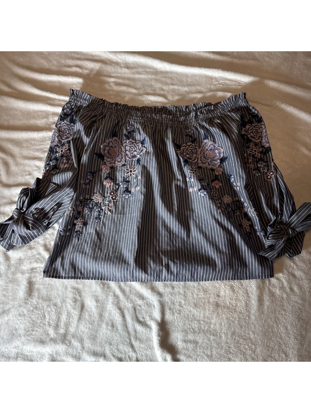 American Eagle Floral Embroidered Off Shoulder Pinstripe Tie Top Blue L (2211)